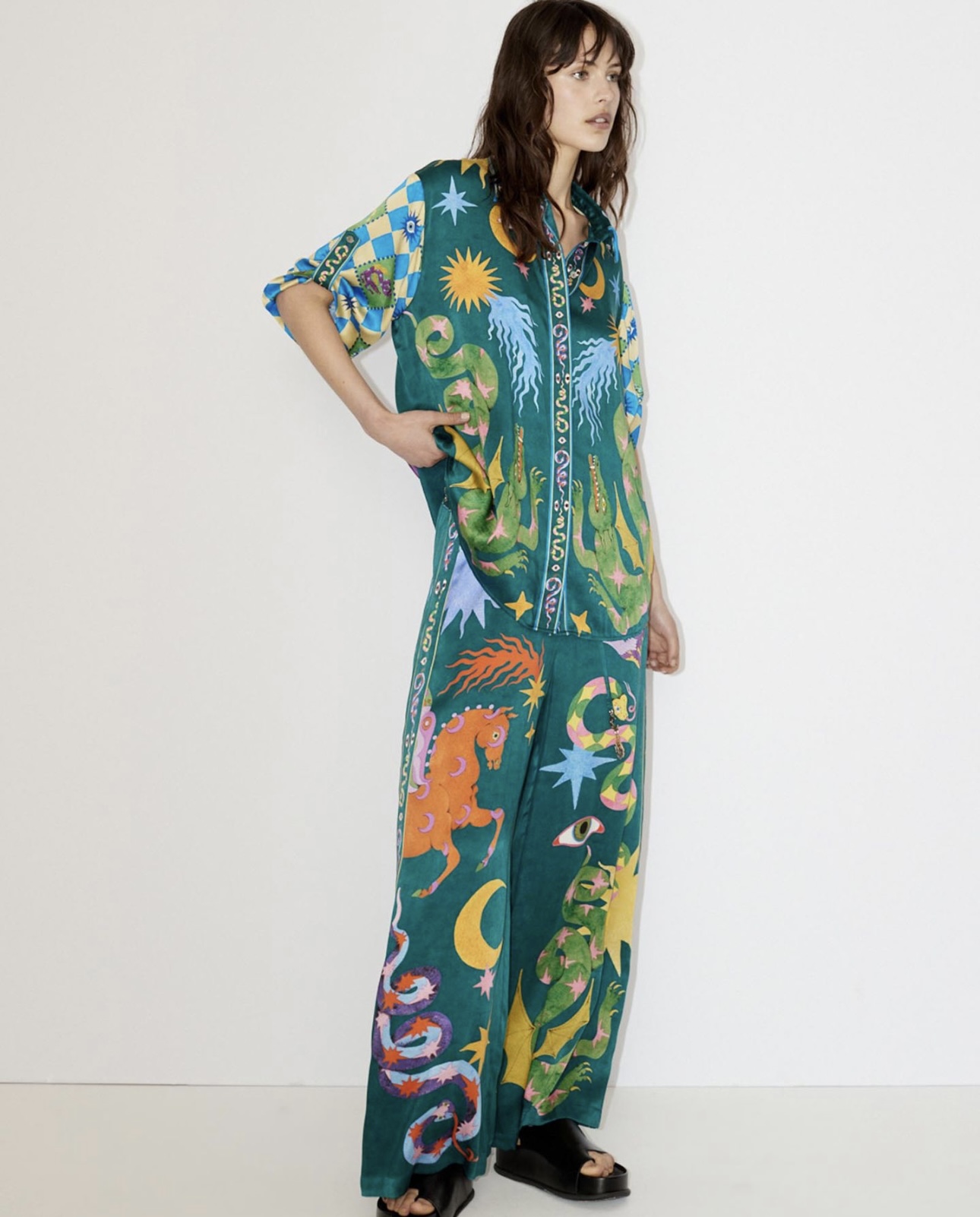 Alemais Guardian Oversized Shirt and Pants. Green relaxed suit set with print pattern.